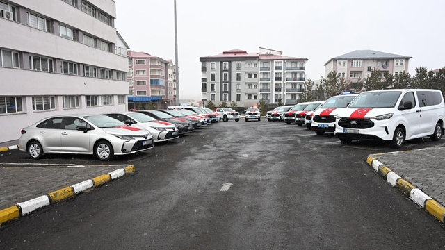 Ardahan'da emniyete tahsis edilen 20 yeni araç törenle hizmete alındı