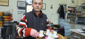 Burhaniye’de kahvehanelerde çay yerine süt içiliyor