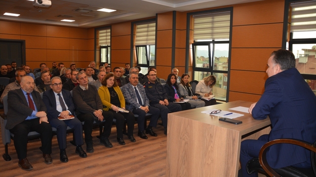 Edremit'te 2025 yılı sonu muhtarlar değerlendirme toplantısı gerçekleştirildi