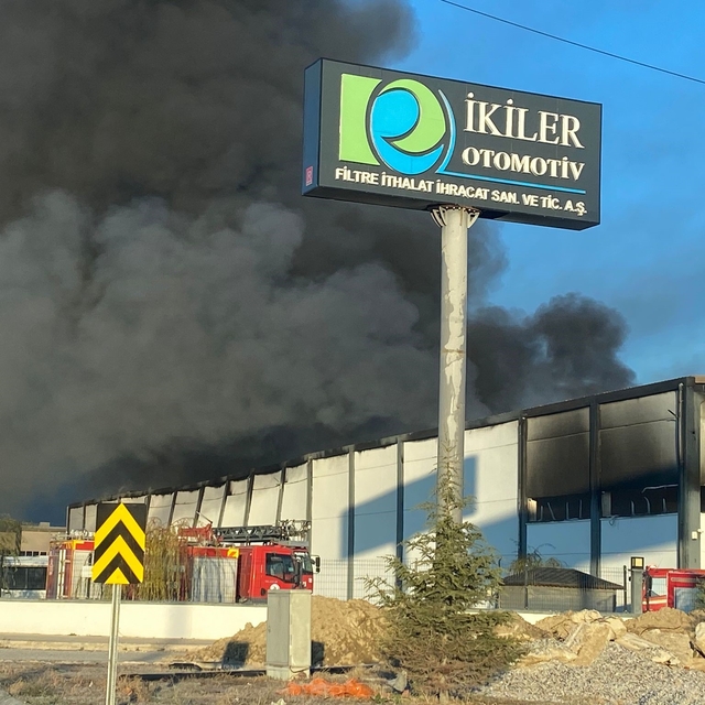Denizli'de filtre fabrikasını alevler sardı
Yoğun uğraşlar sonucu söndürüle...