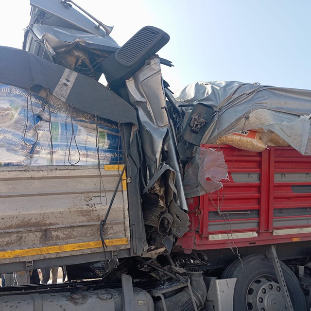 4 TIR zincirleme kazaya karıştı: 1 ölü, 2 yaralı