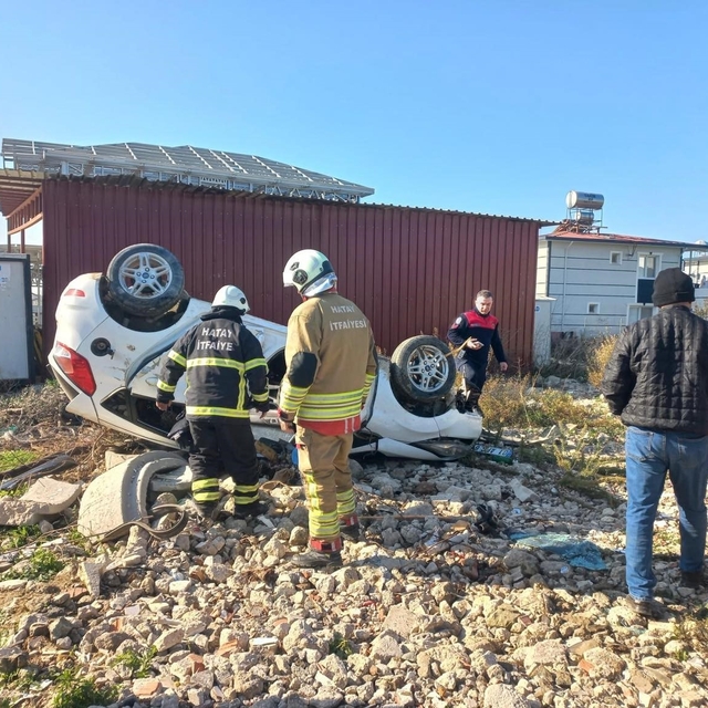 Samandağ'da takla atan otomobilin sürücüsü yaralandı