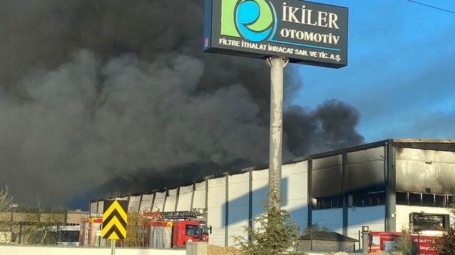 Denizli'de filtre fabrikasını alevler sardı
Yoğun uğraşlar sonucu söndürülen alevler fabrikayı kullanılamaz hale getirdi
