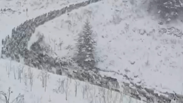 Anzer Yaylası'na kar yağdı, her yer beyaza büründü