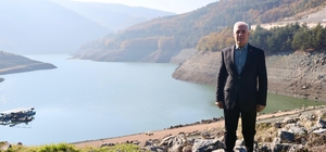 Bursa’nın su sigortası Uludağ’da alarm
Meteoroloji Genel Müdürlüğü’nün açıkladığı verilere göre; son 10 yılda uludağ’daki kar örtüsünde yüzde 50'ye varan azalma yaşandı
Bursa Büyükşehir Belediye Başkanı Mustafa Bozbey:
"Son 52 yılın en düşük yağmur yağdığı yıldayız. Aralık ayının ortasına gelmemize rağmen hala yeterli yağmur alamadık"
"Tekrar susuz kalmamak için halkımızı bir kez daha tasarrufa davet ediyorum"
"Artık şikayet zamanı değil, çözüm zamanıdır"
"Çınarcık Barajı’nın arıtma tesisini de yakın zaman içerisinde devreye alacağız"