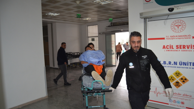 Bıçaklı kavgada yaralandı