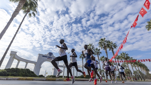Türkiye'nin en hızlı maratonu yine Mersin'de koşuldu