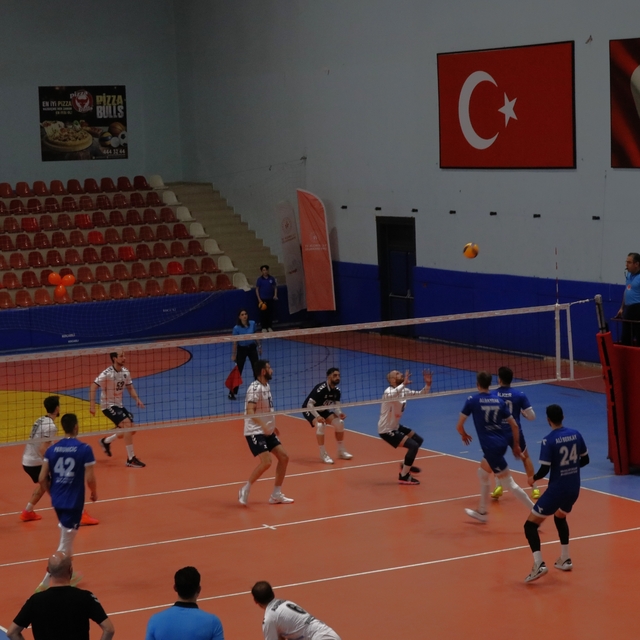Düzce Belediyesi Spor Akademisi evinde Niksar Belediyespor'u 3-1 ile geçti