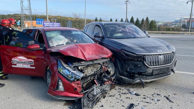 Bilecik'te iki otomobilin çarpıştığı kazada 4 kişi yaralandı