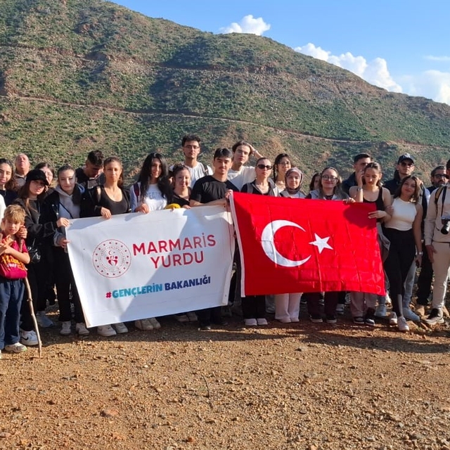 KYK'lı öğrencilerden ve derneklerden yangın sonrası Marmaris'e can suyu