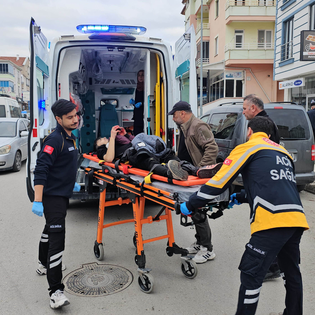 Çorum'da bir kişi bıçakla yaralandı