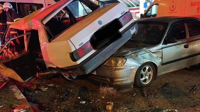 Kırıkkale'de 1 kişinin öldüğü, 1 kişinin yaralandığı trafik kazası güvenlik kamerasına yansıdı