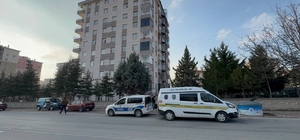 Eşini tabancayla bacağından vurdu