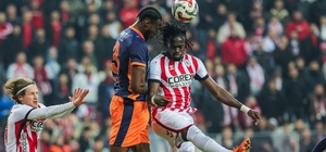 Trendyol Süper Lig: Samsunspor: 0 - RAMS Başakşehir: 0 (İlk yarı)