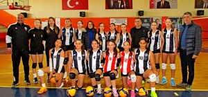 Çeşme Belediyespor Küçük Kız Voleybol Takımı şampiyonluğunu ilan etti