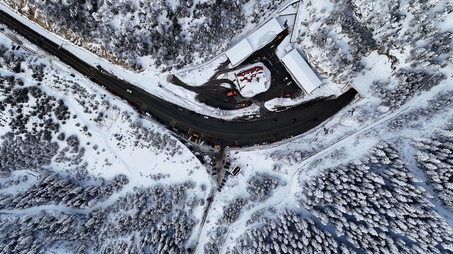 Zigana'da roller değişti: Yenisinden geçiliyor, eskisinde eğleniliyor
2 yaşındaki kızlarının doğum gününü Zigana'da kutladılar