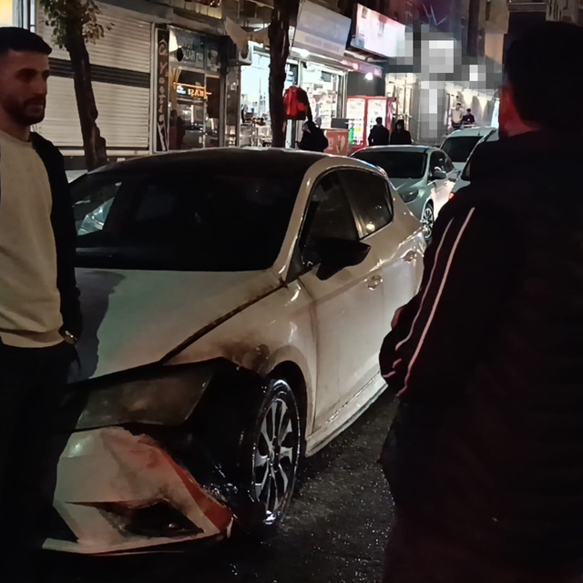 Batman'da seyir halindeki otomobil alev aldı