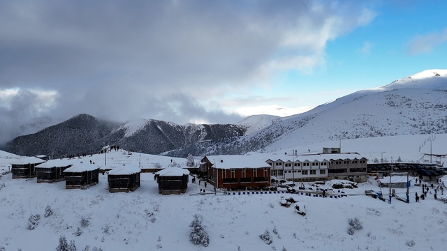 Zigana'nın zirvesinde "kar" yoğunluğu