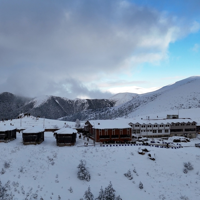 Zigana'nın zirvesinde "kar" yoğunluğu