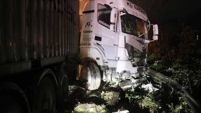 D-650 kara yolunda zincirleme kaza: 12 yaralı