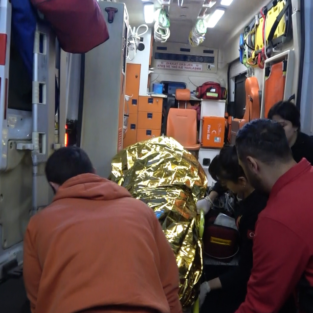 Hasandağı'nda mahsur kalan 2 üniversiteli, askeri helikopterle kurtarıldı