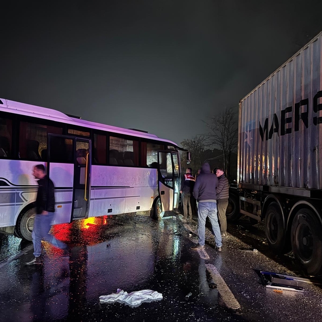 Sakarya'da zincirleme kaza: 12 yaralı