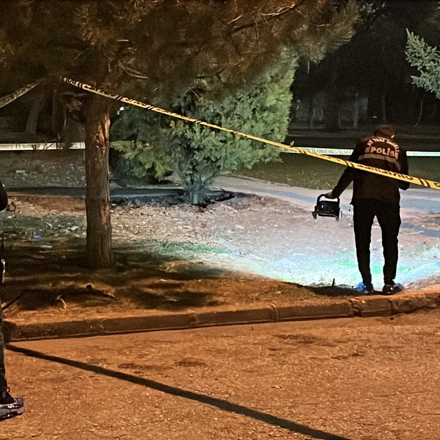 Husumetli iki grup arasında çıkan kavga kanlı bitti: 2 yaralı