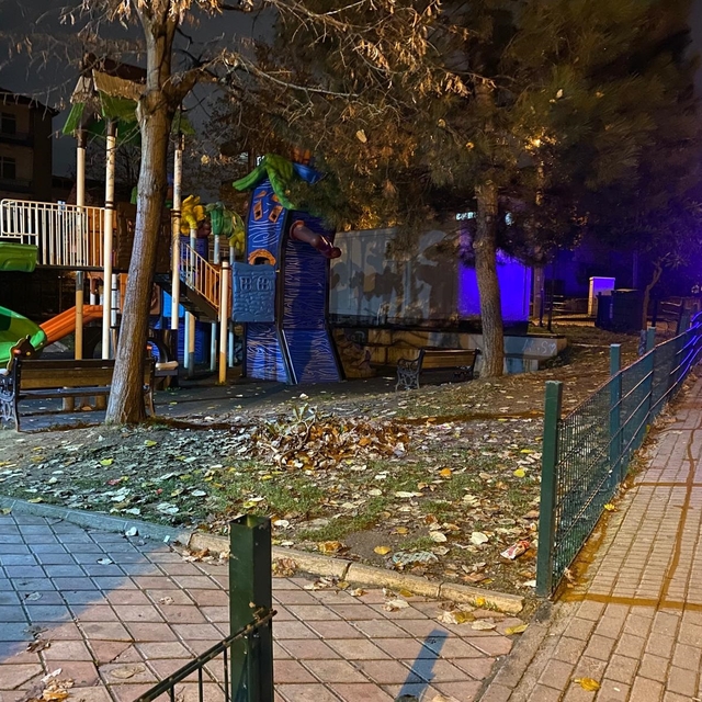 Lise öğrencileri arasında parkta bıçaklı kavga: 1 yaralı