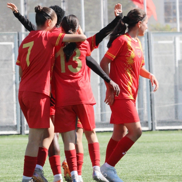 Kayseri Kadın FK'dan farklı tarife
Kayseri Kadın FK: 13-Gaziantep Asyaspor:...