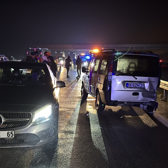 TEM'in Bolu geçişinde 3 araç çarpıştı: 7 yaralı