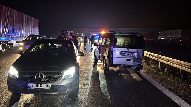 TEM'in Bolu geçişinde 3 araç çarpıştı: 7 yaralı