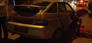 Gece saatlerinde sıkışmalı kaza: 2 yaralı