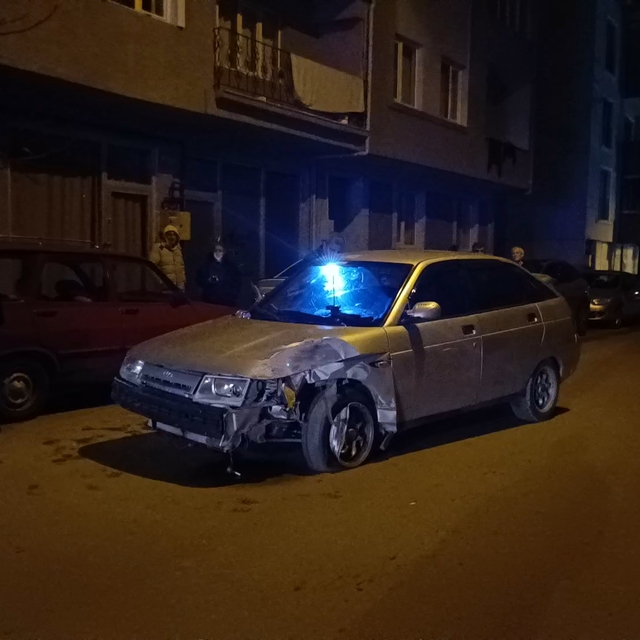 Bursa'da hafif ticari araç ile otomobil çarpıştı: 2 yaralı