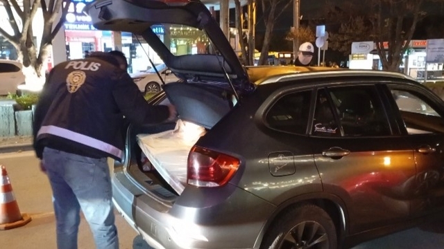 Bursa'da yılbaşı öncesi asayiş uygulaması
Denetimlerde 14 sürücüye 141 bin 698 TL ceza kesildi