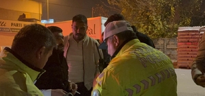 Alkollü sürücünün yakınları: "Cinayet mi işledik?" diyerek, suçu hafifletmeye çalıştı
Ters yönden gelerek, polise çarpan alkollü sürücü kovalamaca sonucu yakalandı