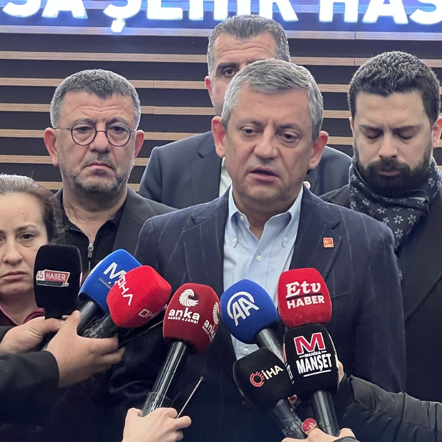 Özgür Özel duygularına hakim olamadı
CHP Genel Başkanı Özgür Özel Şehzadele...