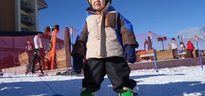 Palandöken'de yapay karla kayak keyfi