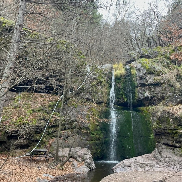 Beşikderesi Şelalesi'nde kış manzarası
Manzarası mest, suyun azalması tedir...