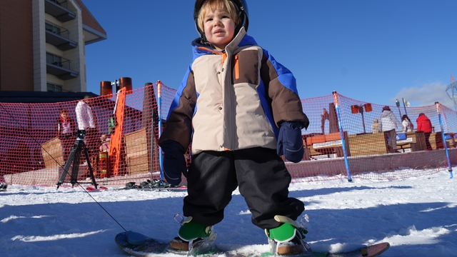 Palandöken'de yapay karla kayak keyfi