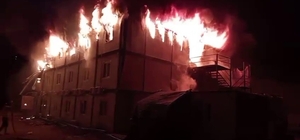 İşçilerin kaldığı konteyner alevlere teslim oldu