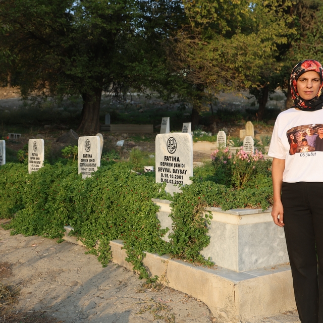 Enkaz altındaki kardeşiyle yaptığı konuşmayı unutamayan kadın, Yağmur Apart...