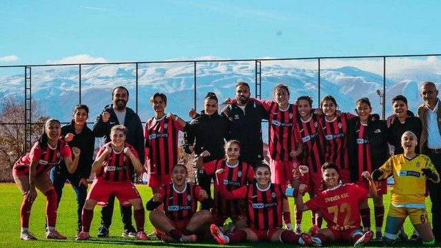 Erzincan Gençler Gücü, Siverek Kadınspor'a farklı mağlup oldu