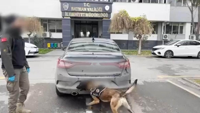 Batman'da bir otomobilde 56 kilo esrar ele geçirildi