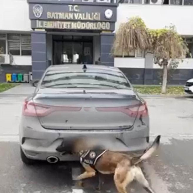 Batman'da bir otomobilde 56 kilo esrar ele geçirildi