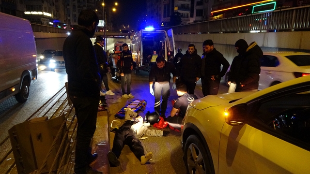 Yavaşlayan trafiği son anda fark etti, önce otomobile ardından bariyere çarptı