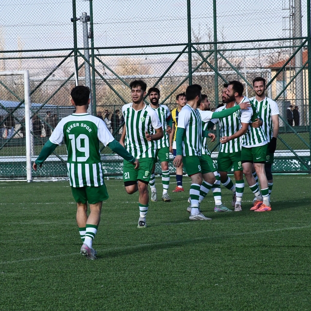 Kayseri Şekerspor uzatmada güldü
Kayseri Şekerspor: 3 - Hacılar Erciyesspor...