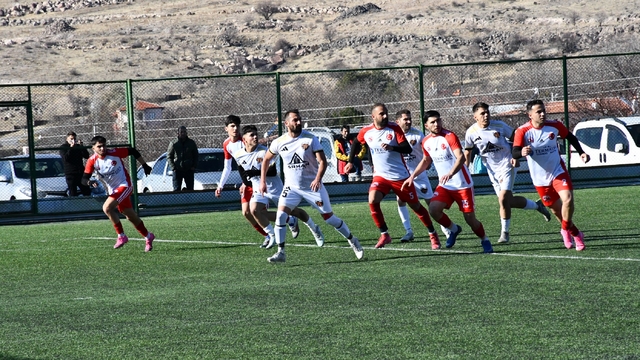 İsmail Okumuş FK, lideri mağlup etti
İsmail Okumuş FK: 4 - Büyük Toramanspor: 2