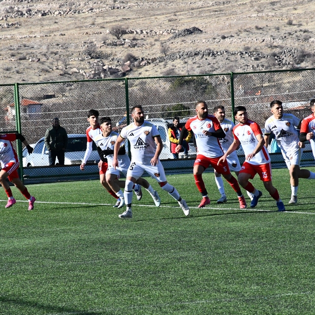 İsmail Okumuş FK, lideri mağlup etti
İsmail Okumuş FK: 4 - Büyük Toramanspo...