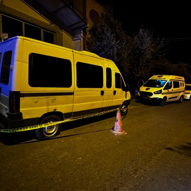 Park halindeki minibüsü kurşunlayıp kaçtılar