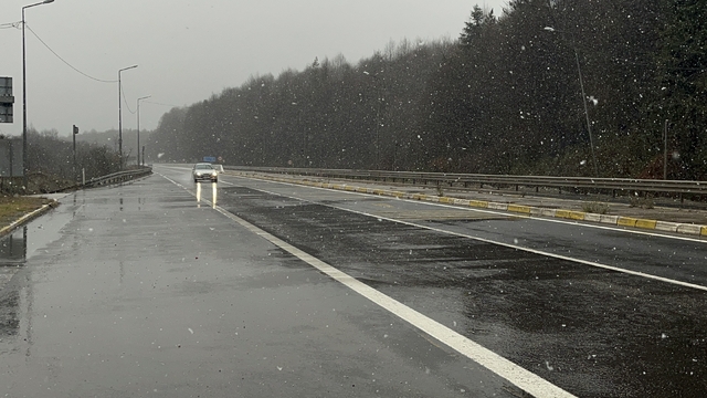 Bolu Dağı geçişinde kar yağışı etkili oluyor
